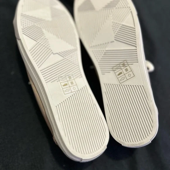 Jack Rogers Lia Satin Sneaker NWOT Sz 7 1/2 - Picture 8 of 15